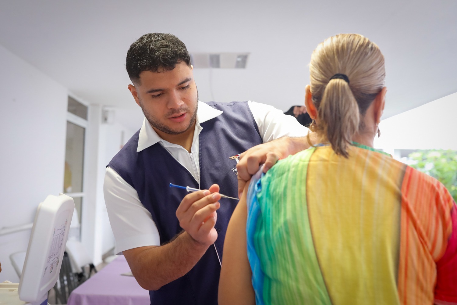 Exhortan autoridades de Salud a vacunarse contra el sarampión; en análisis probable caso